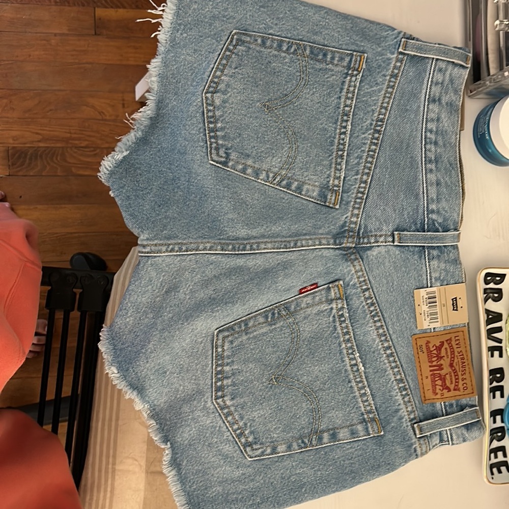 Levi’s shorts - Picture 3 of 4